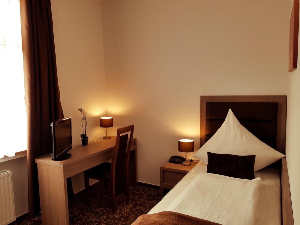 Hotel Dormir Moers Exterior photo