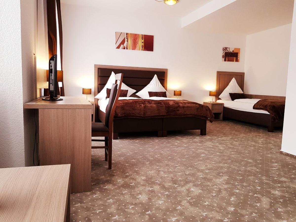 Hotel Dormir Moers Exterior photo