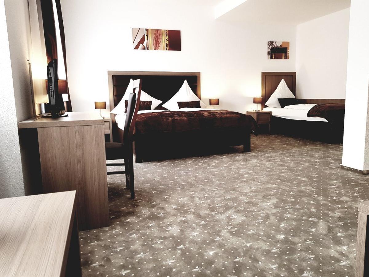 Hotel Dormir Moers Exterior photo